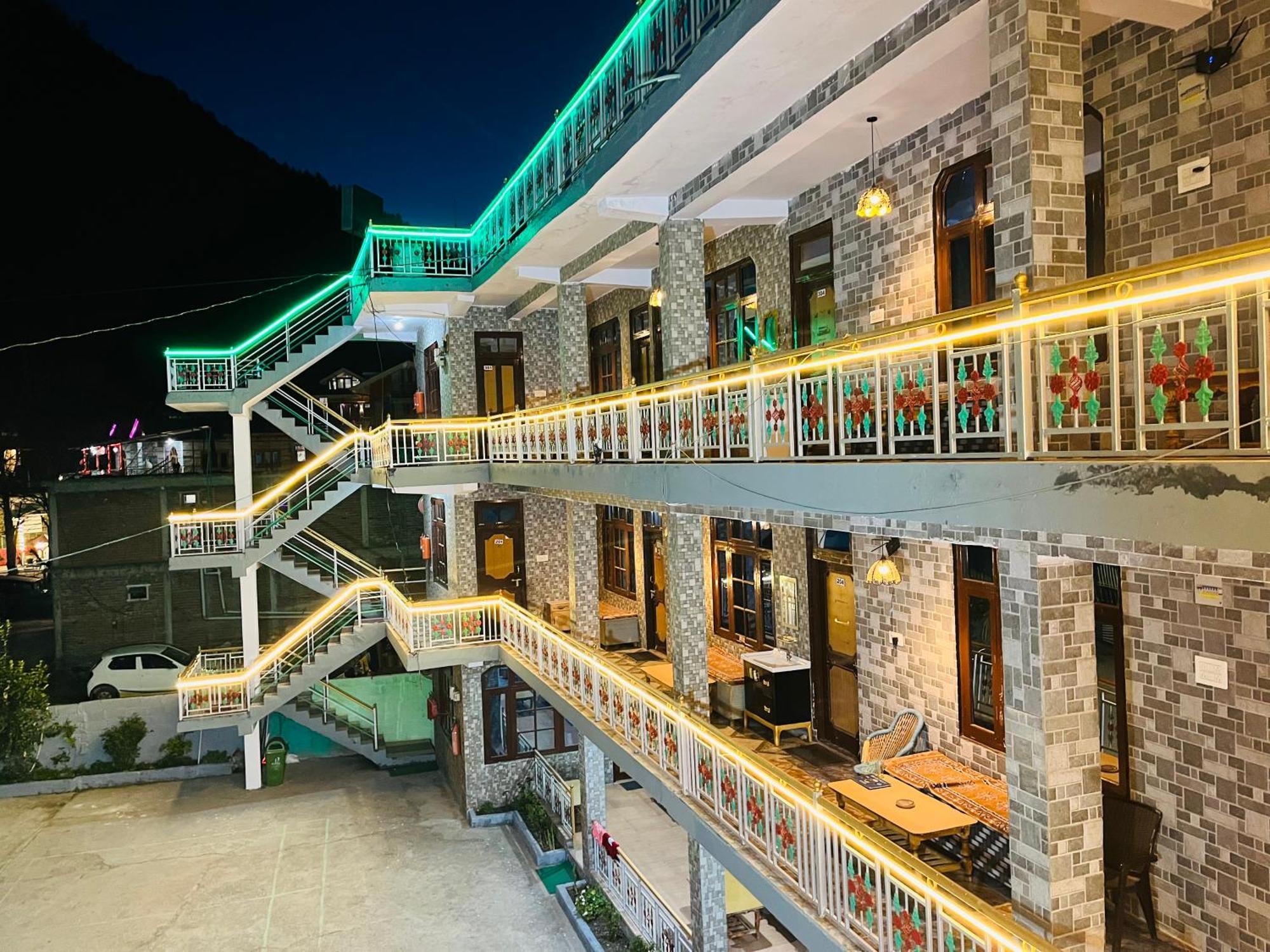 Hotel Dream Valley Kasol #Near Mall Road #River View #Parking #Gaming Zone #Open Terrace #Restaurant 외부 사진