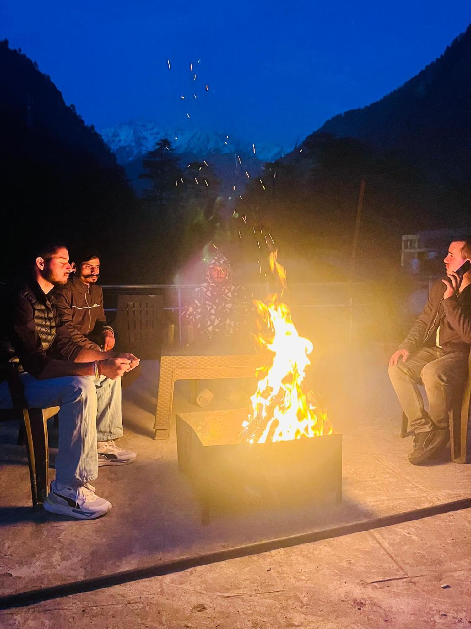 Hotel Dream Valley Kasol #Near Mall Road #River View #Parking #Gaming Zone #Open Terrace #Restaurant 외부 사진